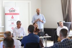 Karásek a posluchači Senohraby