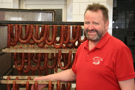 Česká receptura na Dědovu klobásu se z Finska vrátila do Čech